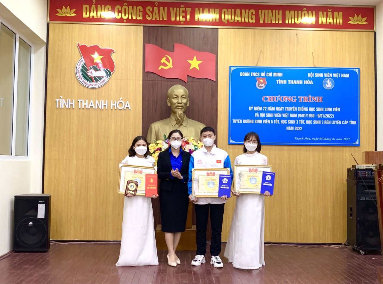 03 sinh viên trường Đại học Hồng Đức đạt danh hiệu Sinh viên 5 Tốt và Giải thưởng Sao Tháng Giêng cấp Trung Ương năm học 2020 - 2021.