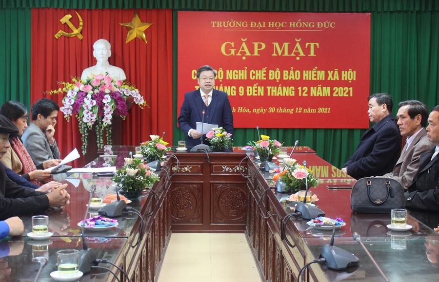 Trường Đại học Hồng Đức gặp mặt cán bộ, viên chức nghỉ nghỉ hưởng chế độ Bảo hiểm xã hội từ tháng 6 đến tháng 12  năm 2021