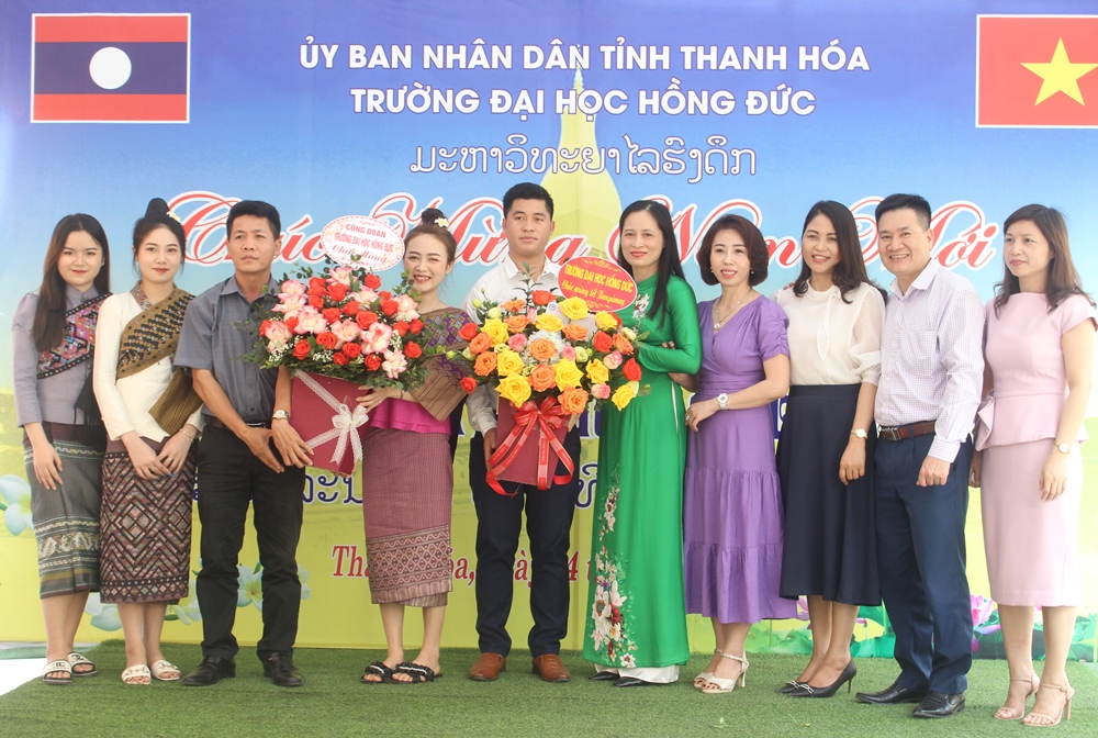 Trường Đại học Hồng Đức tổ chức đón Tết Bunpimay cho Lưu học sinh Lào