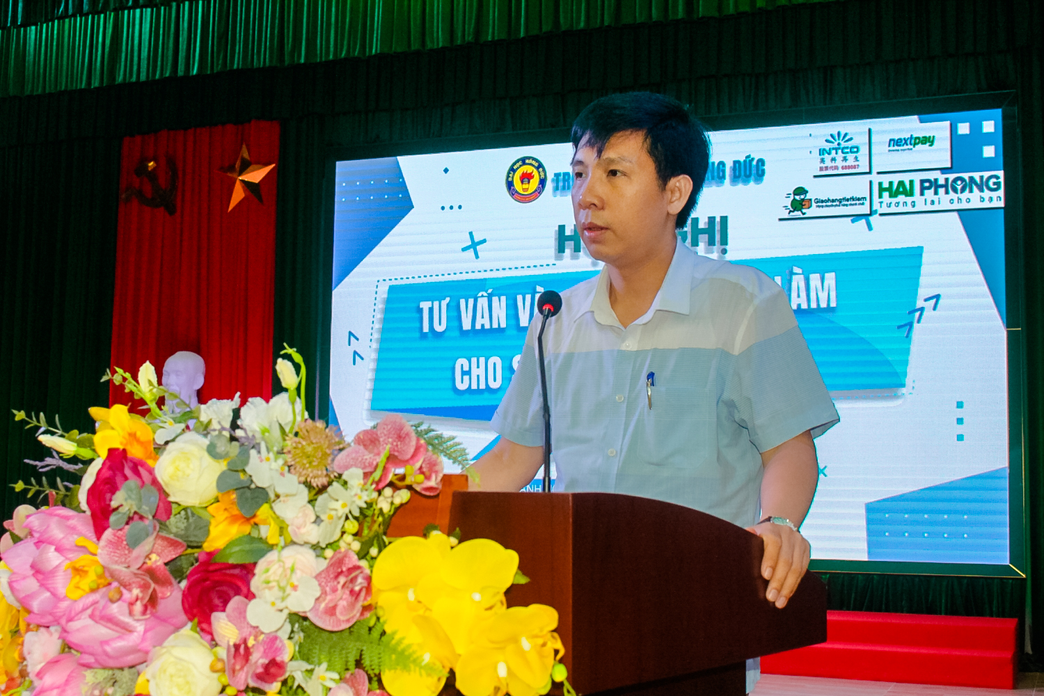 Sinh viên Trường Đại học Hồng Đức sôi nổi với ngày hội giới thiệu việc làm năm 2022