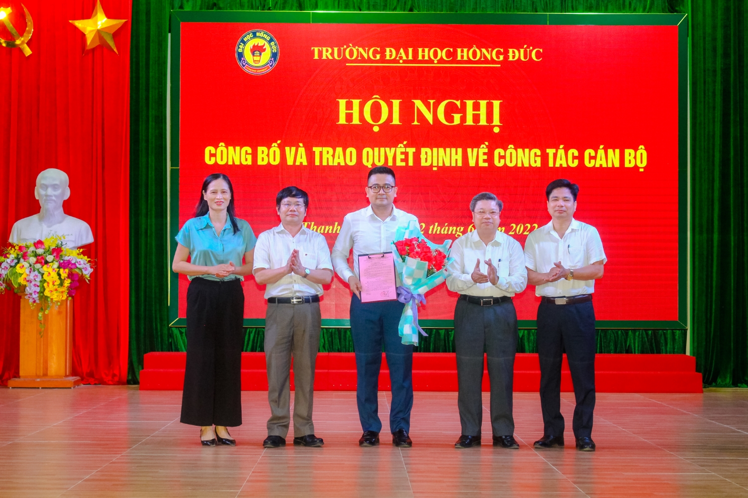 Trường Đại học Hồng Đức công bố Quyết định bổ nhiệm lại Phó trưởng khoa Công nghệ thông tin và Truyền thông