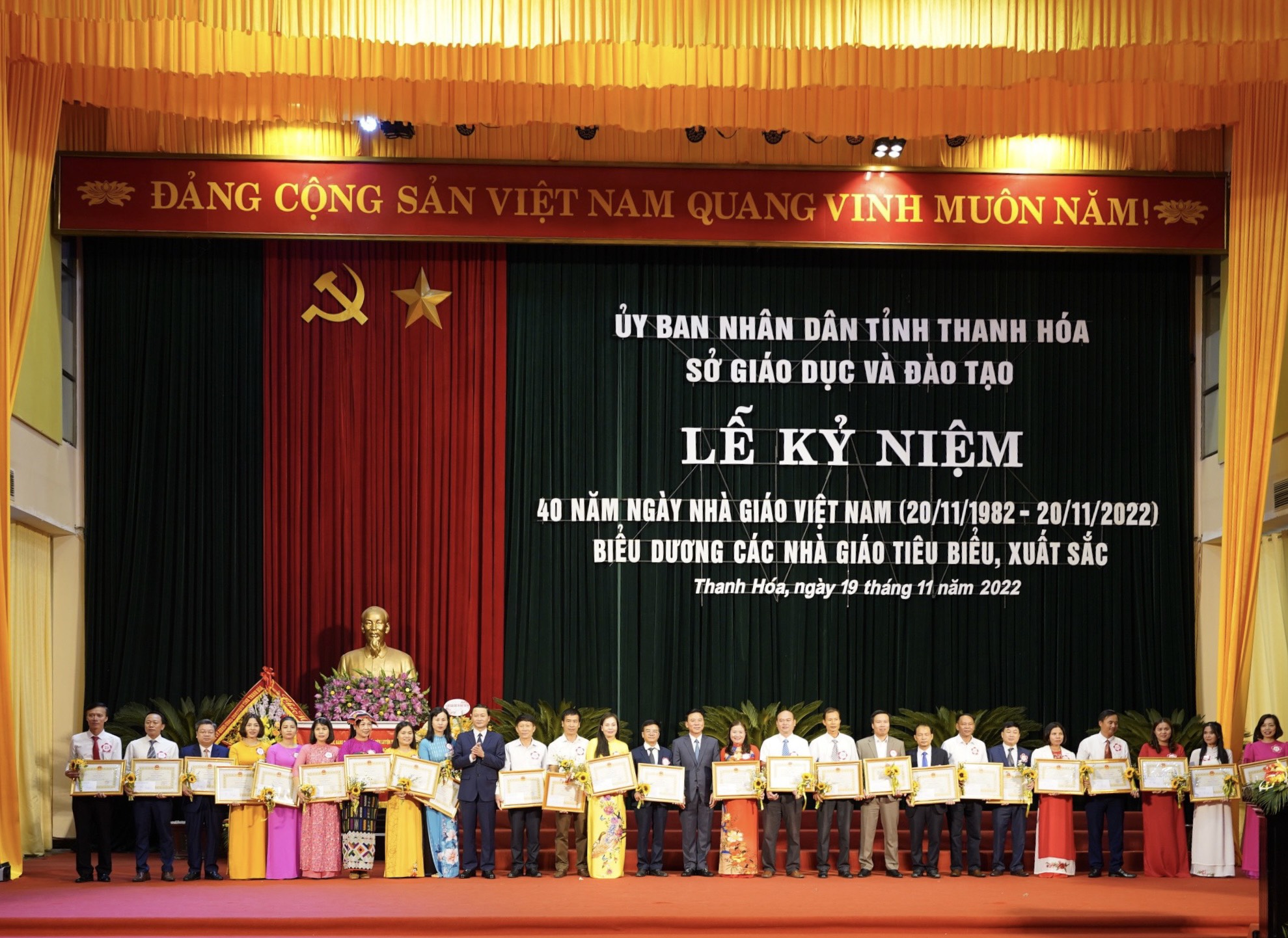 PGS.TS. Bùi Văn Dũng, Hiệu trưởng Trường Đại học Hồng Đức được vinh danh Nhà giáo tiêu biểu, xuất sắc toàn tỉnh Thanh Hóa giai đoạn 2012 - 2022