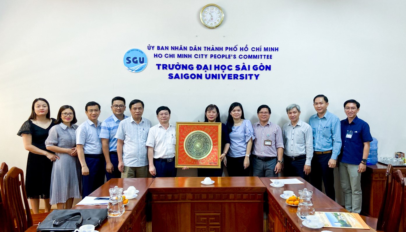 Đoàn cán bộ Trường Đại học Hồng Đức đến thăm, làm việc và học tập kinh nghiệm về công tác Kiểm định chất lượng theo Bộ tiêu chuẩn nước ngoài tại các Trường Đại học khu vực thành phố Hồ Chí Minh