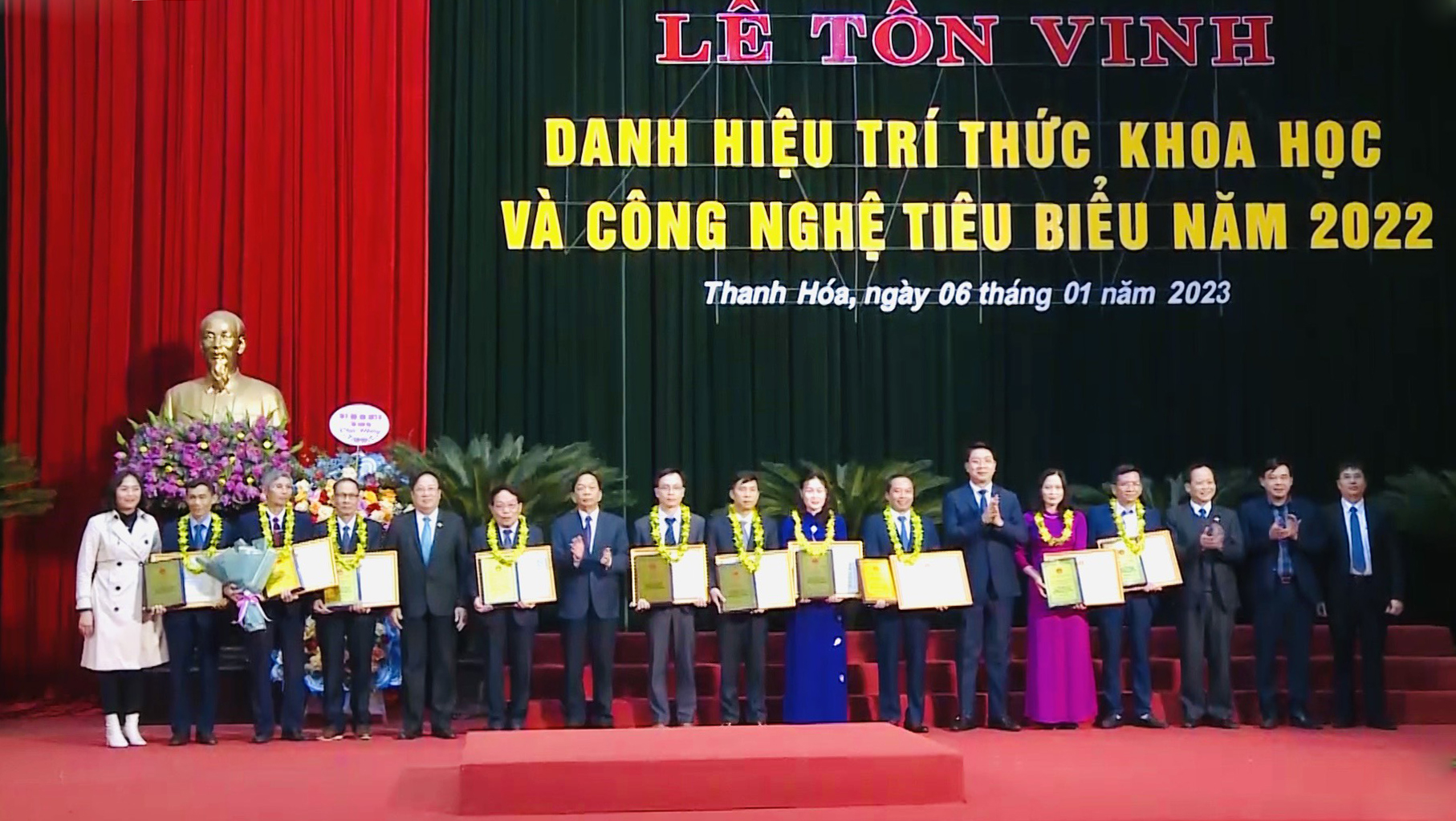 02 Nhà giáo Trường Đại học Hồng Đức được tôn vinh danh hiệu trí thức khoa học và công nghệ tiêu biểu của tỉnh Thanh Hóa năm 2022