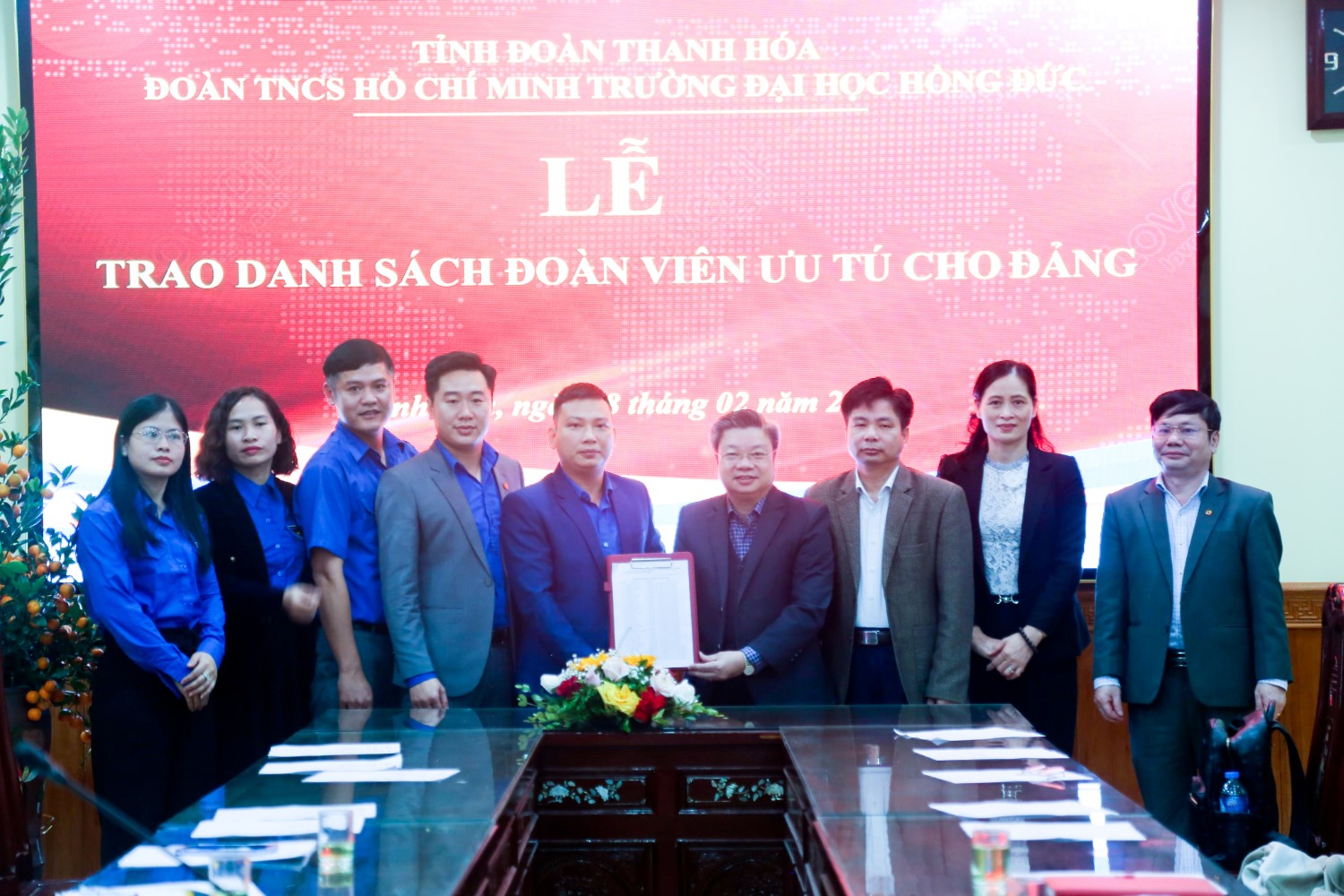 Đoàn Thanh niên, Hội Sinh viên Trường Đại học Hồng Đức tổ chức Lễ trao danh sách Đoàn viên ưu tú cho Đảng 