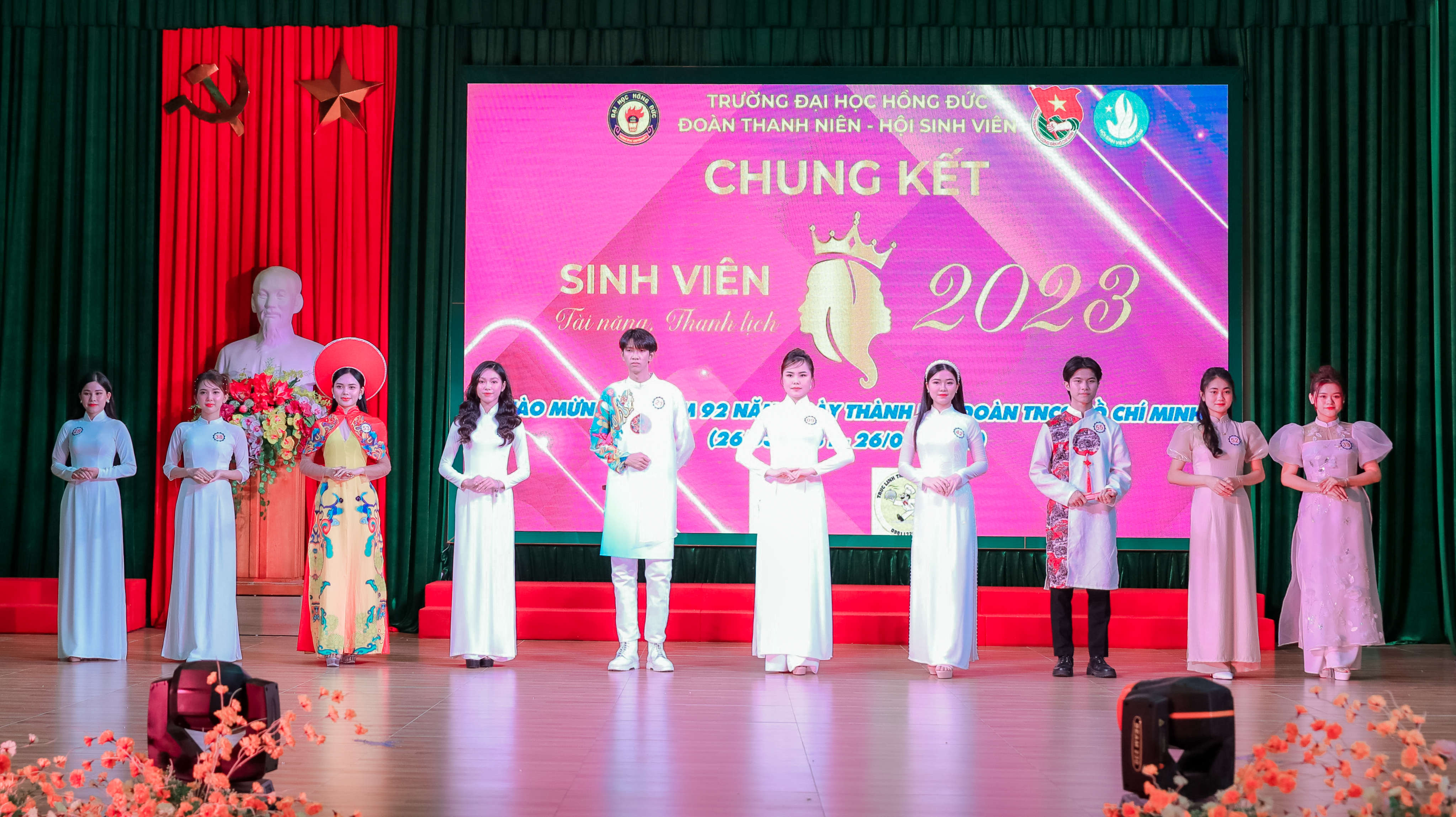 10 thí sinh xuất sắc tranh tài tại đêm Chung kết Cuộc thi "Sinh viên tài năng, thanh lịch" Trường Đại Học Hồng Đức 