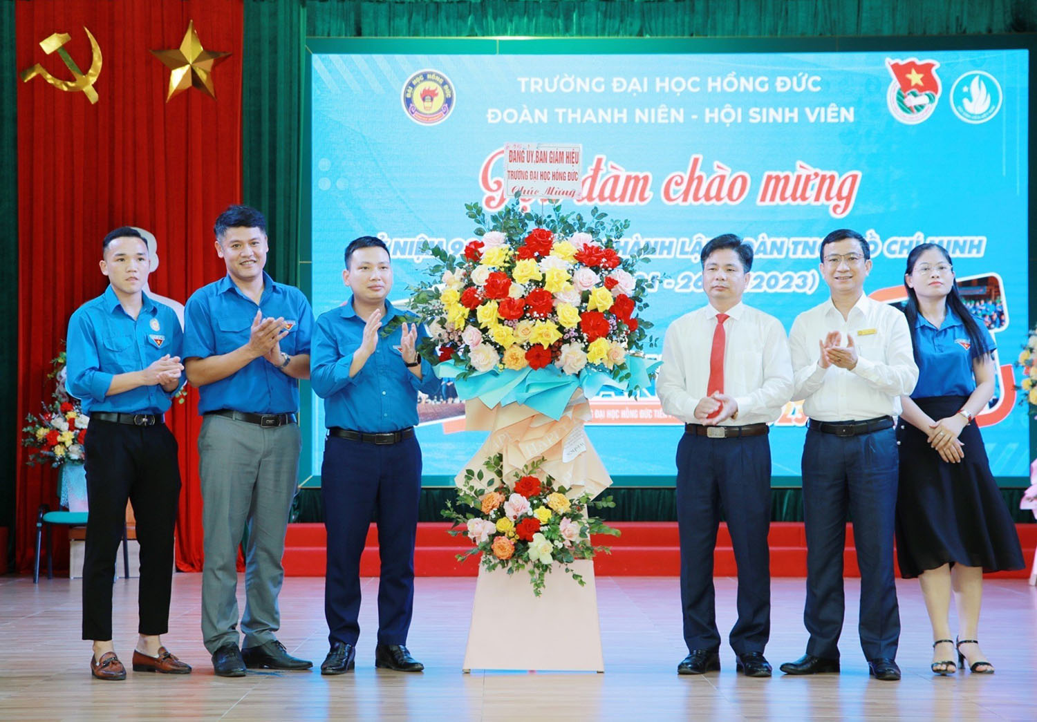 Đoàn Thanh niên Trường Đại học Hồng Đức tọa đàm chào mừng kỷ niệm 92 năm ngày thành lập Đoàn TNCS Hồ Chí Minh (26/03/1931-26/03/2023) và gặp gỡ cán bộ Đoàn các thế hệ