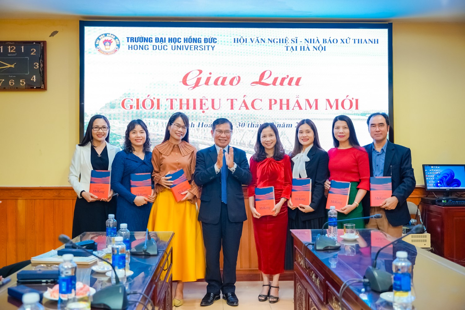 Nhiều cảm xúc đặc biệt trong Chương trình giao lưu, giới thiệu tác phẩm mới  “Cám ơn người, Sông MeKong” của Nhà thơ Lê Tuấn Lộc