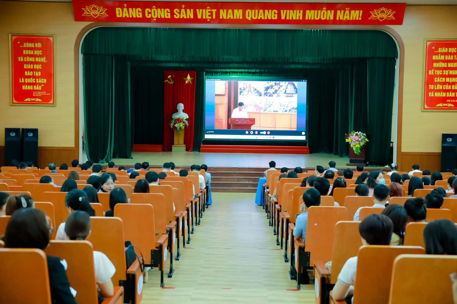 Trường Đại học Hồng Đức tham dự Hội nghị nghiên cứu, quán triệt, triển khai thực hiện các nghị quyết, chỉ thị, quy định, kết luận của Bộ Chính trị, Ban Bí thư khóa XIII và kế hoạch của Ban Thường vụ Tỉnh ủy