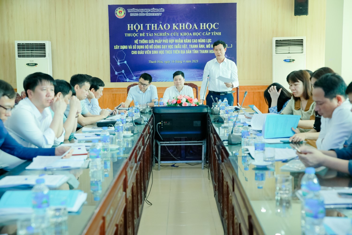 Hội thảo khoa học: “Hệ thống giải pháp phù hợp nhằm nâng cao năng lực xây dựng và sử dụng bộ đồ dùng dạy học cho giáo viên Sinh học THCS trên địa bàn tỉnh Thanh Hóa”