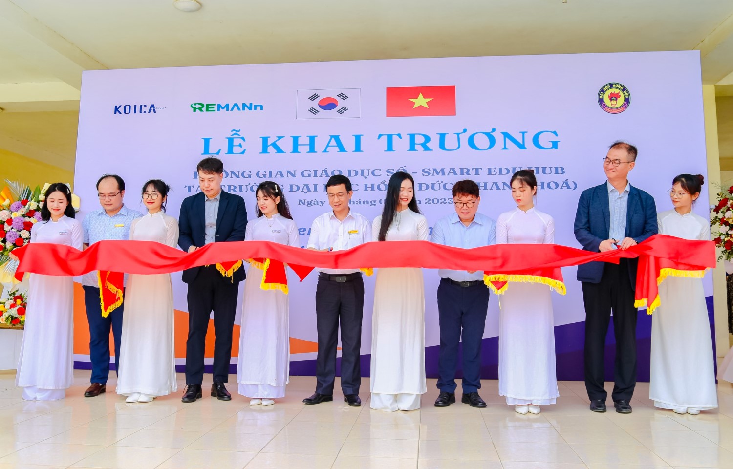 Lễ Khai trương Không gian giáo dục số (Smart Edu Hub) tại Trường Đại học Hồng Đức 