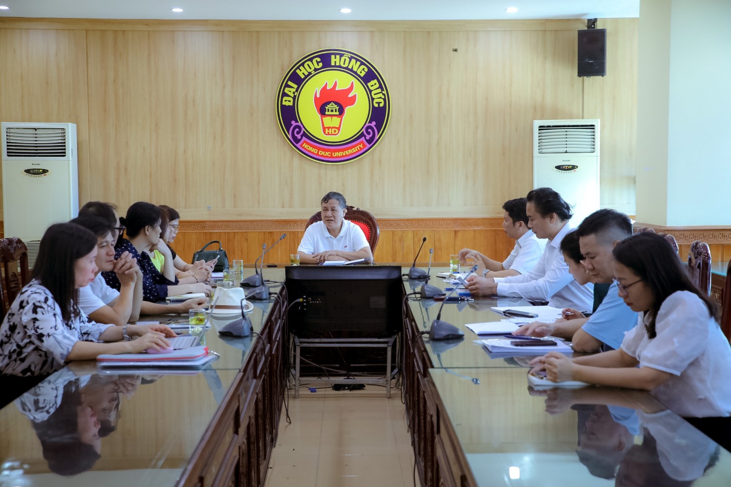 Đoàn công tác của Trường Đại học Zielona Gora, Cộng hòa Ba Lan làm việc với các khoa: Kinh tế - QTKD, KHXH, GDTH, CNTT&TT