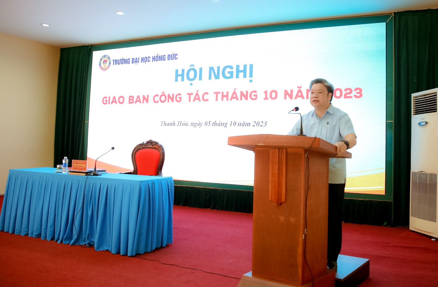 Trường Đại học Hồng Đức tổ chức Hội nghị giao ban công tác tháng 10 năm 2023