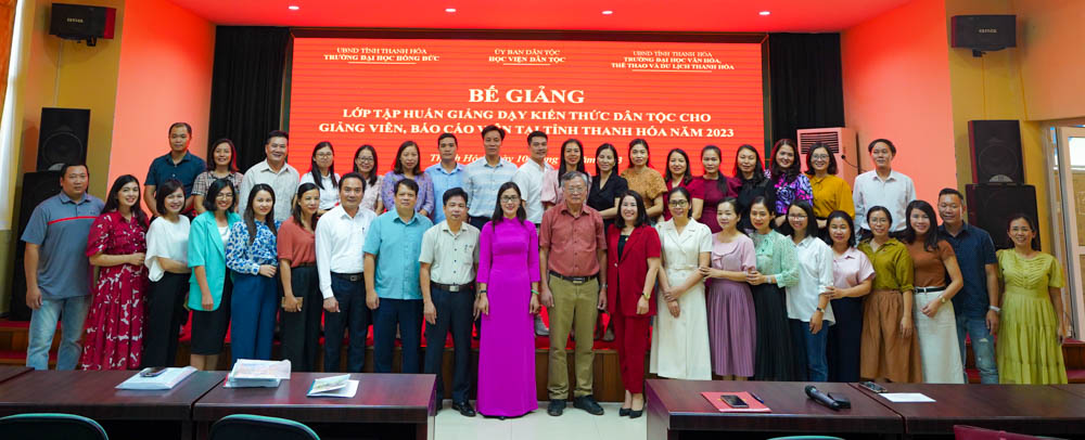 Bế giảng lớp tập huấn giảng dạy kiến thức dân tộc cho giảng viên, báo cáo viên trên địa bàn tỉnh Thanh Hoá năm 2023