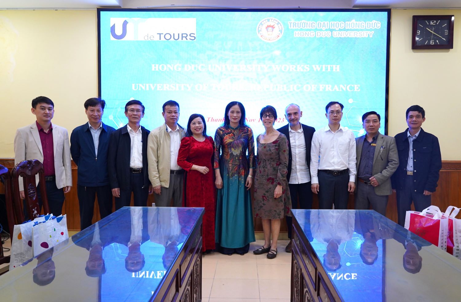 Trường ĐH Hồng Đức và Trường ĐH Polytech Tours mở rộng quan hệ hợp tác trong lĩnh vực đào tạo, trao đổi sinh viên, học viên và các chương trình du học cho học sinh Trường Tiểu học, THCS và THPT Hồng Đức