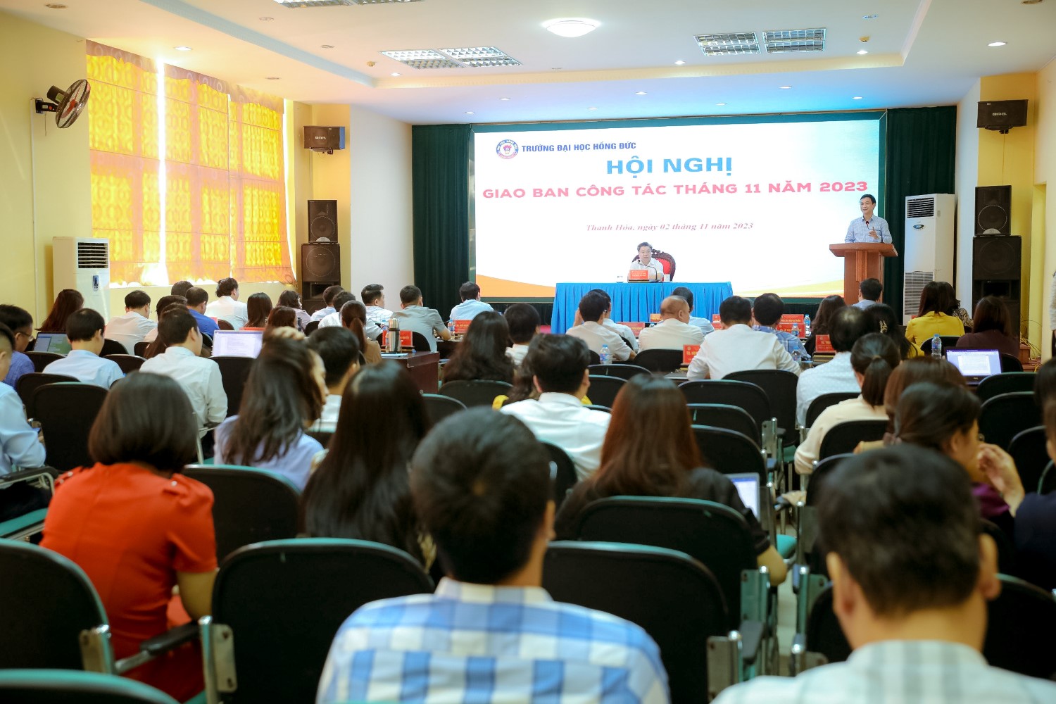 Trường Đại học Hồng Đức tổ chức Hội nghị giao ban công tác tháng 11 năm 2023