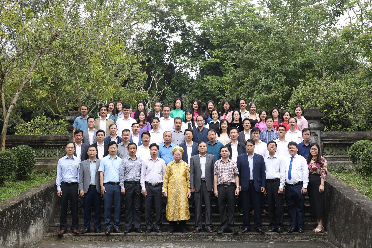 Trường Đại học Hồng Đức tổ chức hoạt động về nguồn, báo công tại Khu Di tích lịch sử Lam Kinh nhân dịp Xuân Giáp Thìn - 2024