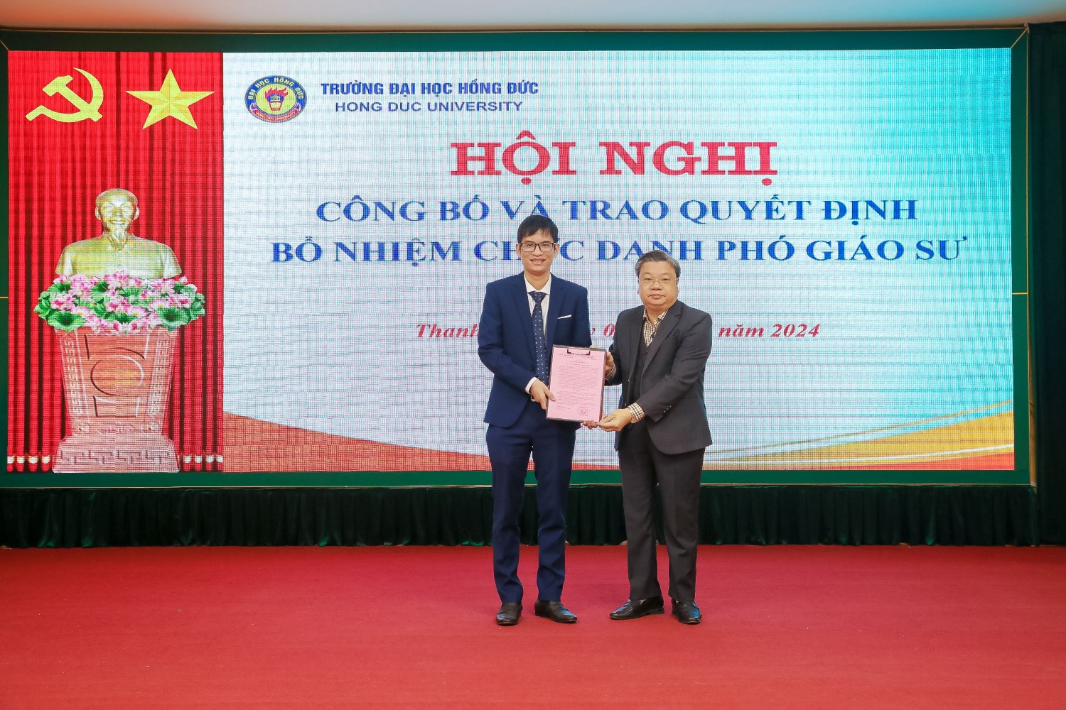 Trường Đại học Hồng Đức trao Quyết định bổ nhiệm chức danh Phó Giáo sư cho Nhà giáo Nguyễn Văn Lương – Giảng viên khoa Khoa học Tự nhiên