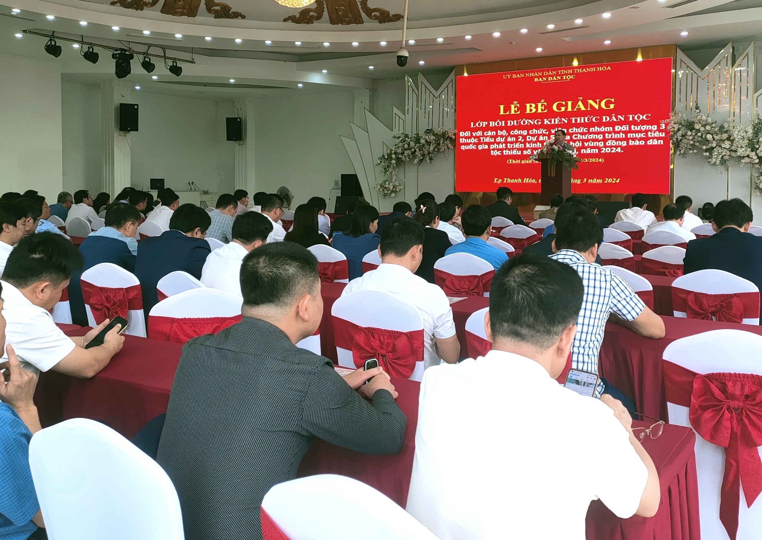 Bế giảng lớp tập huấn giảng dạy kiến thức dân tộc cho cán bộ, công chức, viên chức thuộc nhóm đối tượng 3, 4 trên địa bàn thành phố Thanh Hoá 