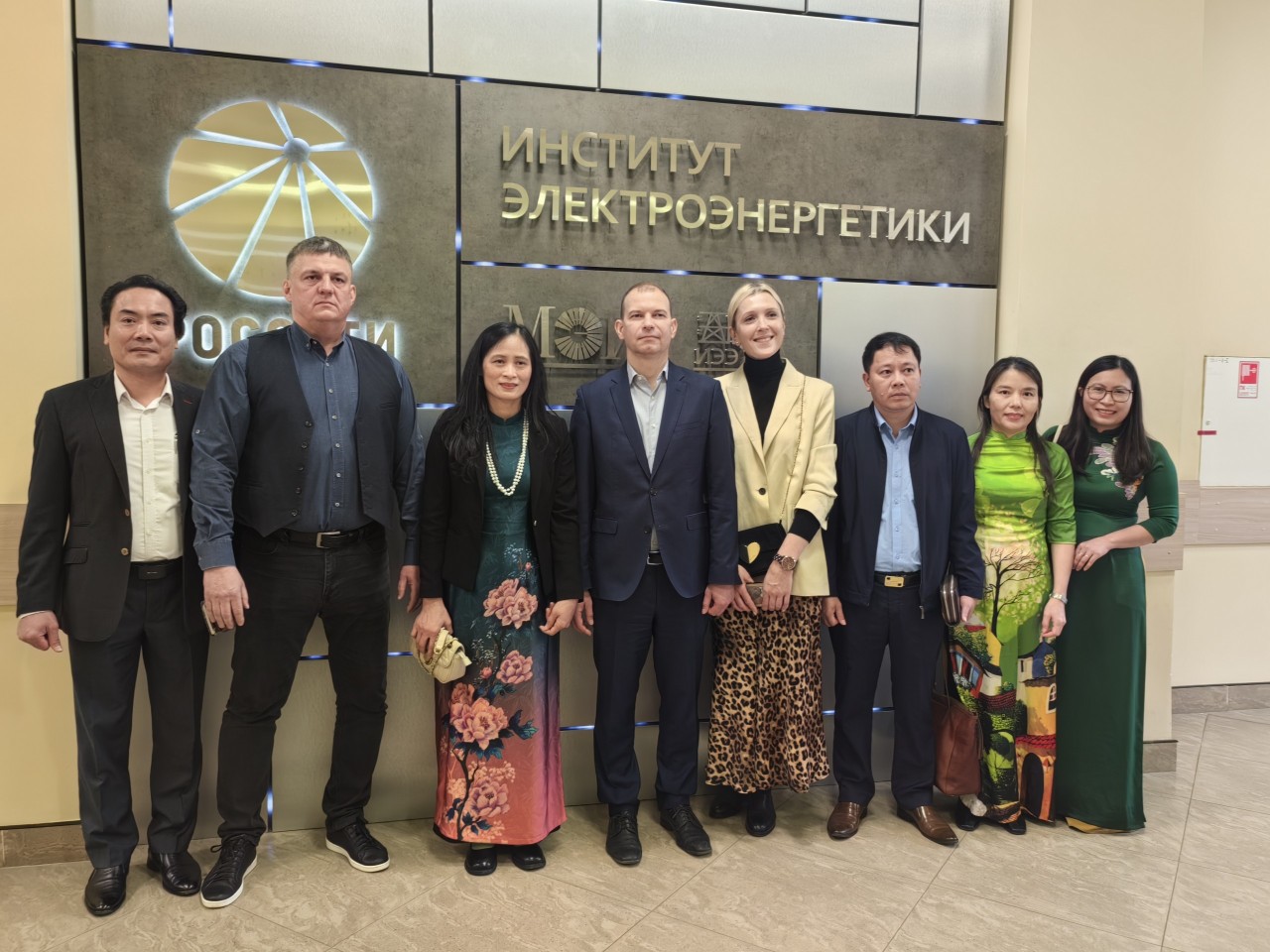 Đoàn cán bộ của Trường Đại học Hồng Đức đến thăm và làm việc với Trường Đại học Năng lượng Moscow (MPEI), Liên bang Nga