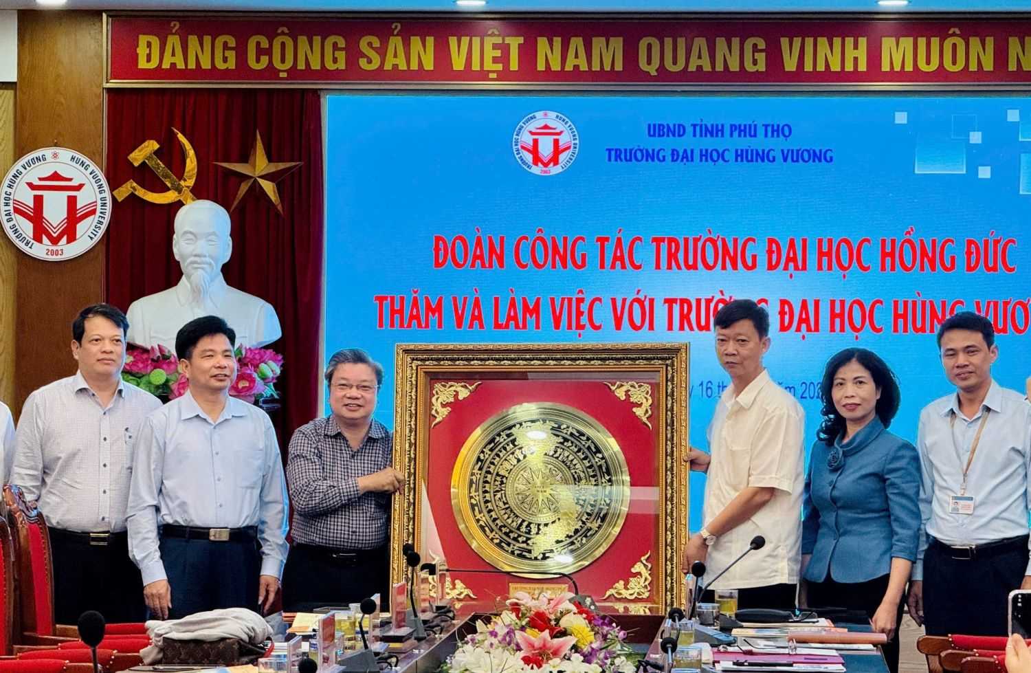Thắt chặt quan hệ hợp tác giữa Trường Đại học Hồng Đức và Trường Đại học Hùng Vương