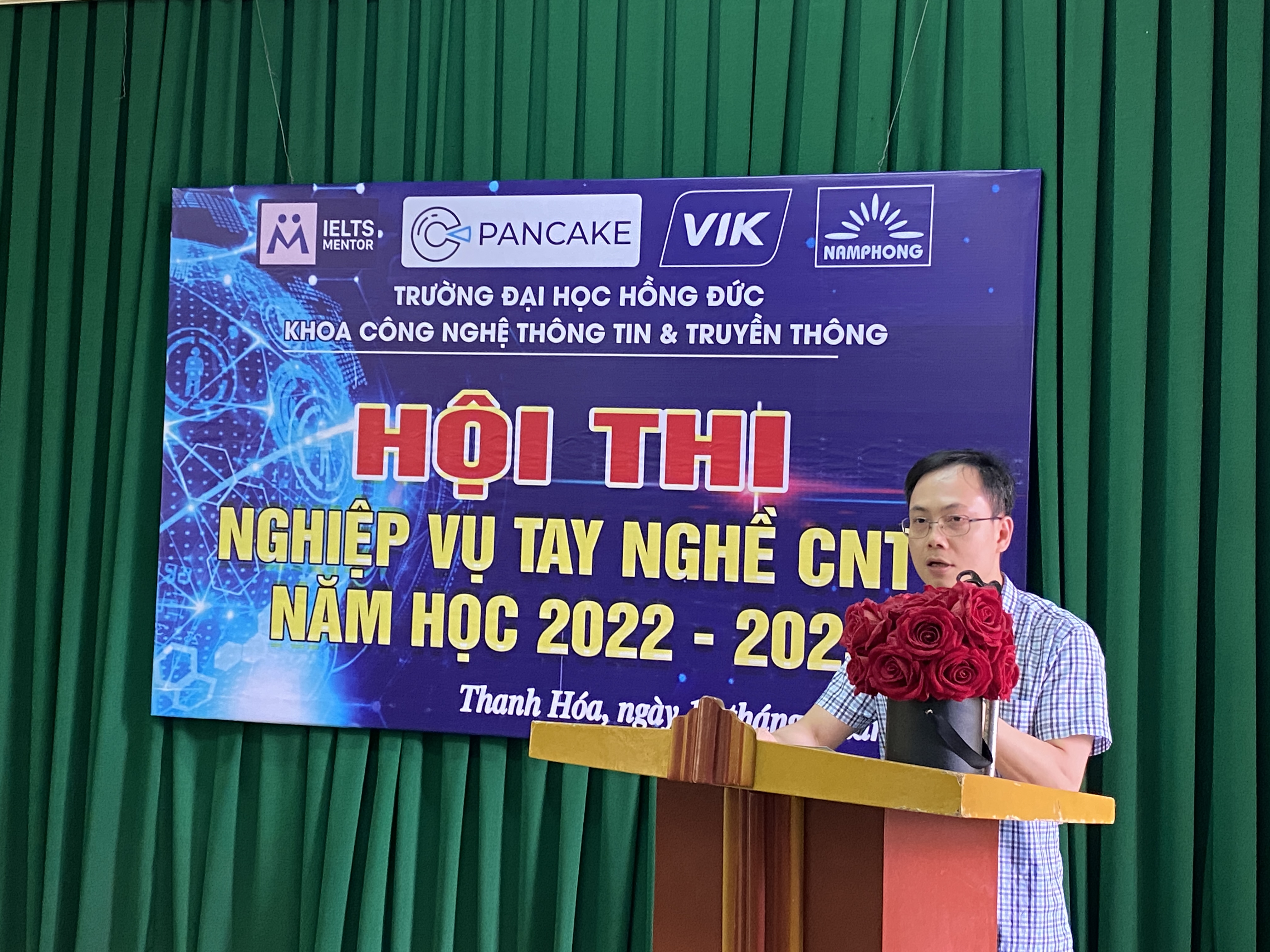 Sôi động "Hội thi nghiệp vụ tay nghề công nghệ thông tin" của sinh viên Khoa CNTT&TT năm học 2022 - 2023