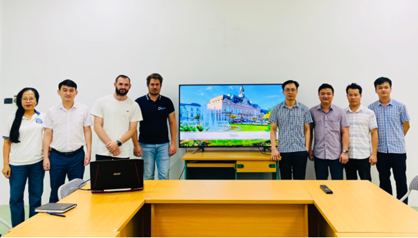 Seminar đánh giá kết quả giữa kỳ thực tập của 02 sinh viên Teddy và Damien - Trường Polytech Tours - Pháp