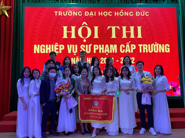 SINH VIÊN KHOA KHTN THAM GIA HỘI THI NGHIỆP VỤ SƯ PHẠM CẤP TRƯỜNG NĂM HỌC 2021 – 2022