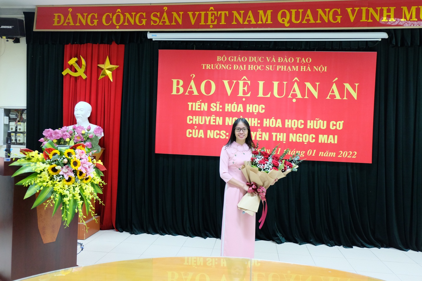 Nghiên cứu sinh Nguyễn Thị Ngọc Mai, Giảng viên Khoa Khoa học Tự nhiên, Trường Đại học Hồng Đức đã bảo vệ thành công luận án tiến sĩ chuyên ngành Hóa hữu cơ tại Trường Đại học Sư Phạm Hà Nội.