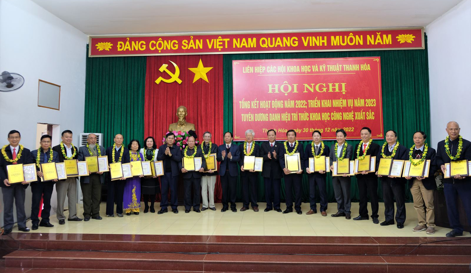 03 Nhà giáo Khoa KHTN được vinh danh là trí thức khoa học công nghệ tiêu biểu năm 2022