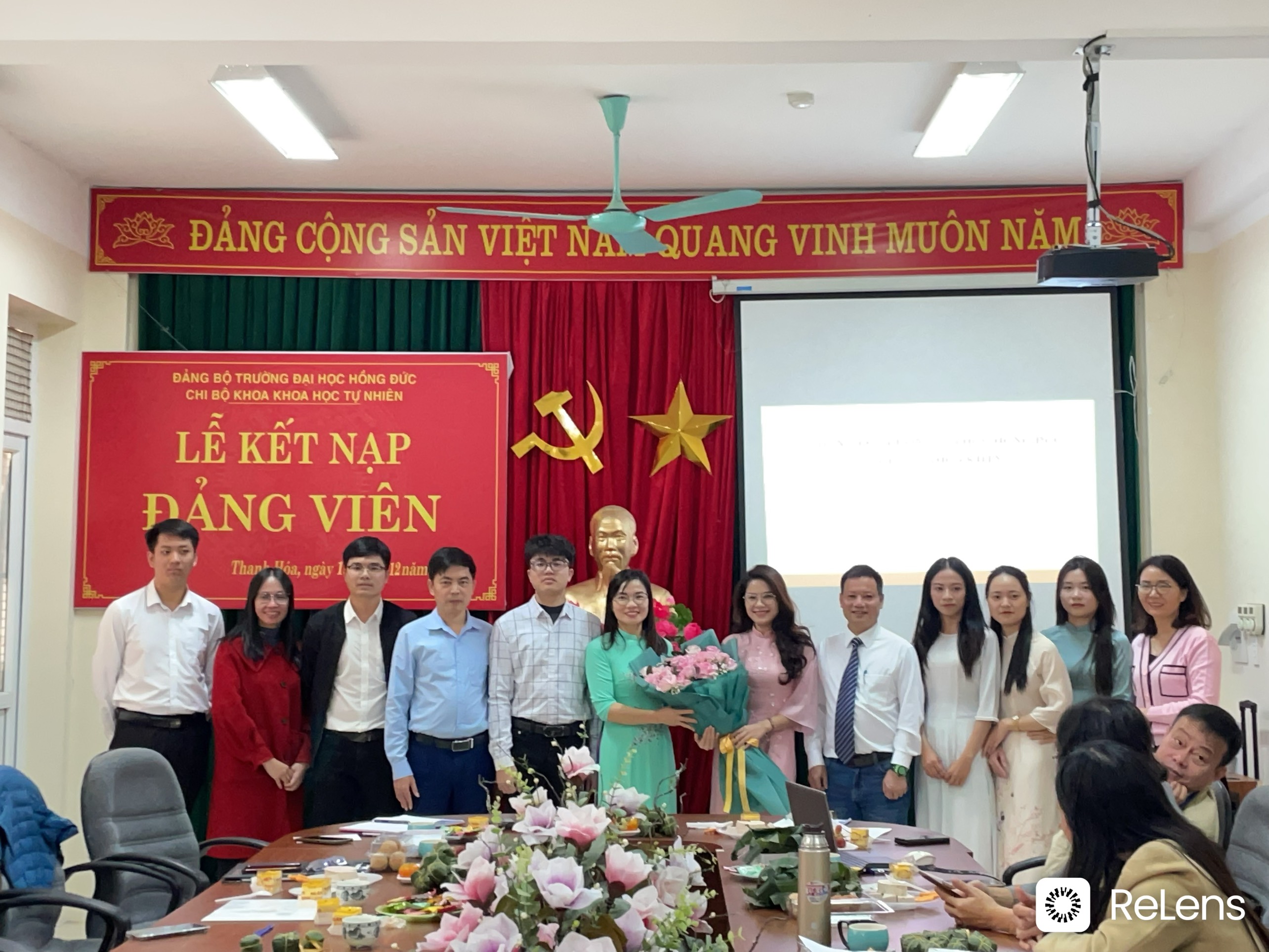 Chi bộ Khoa KHTN tổ chức Hội nghị tổng kết công tác Đảng năm 2023 và Lễ kết nạp Đảng viên