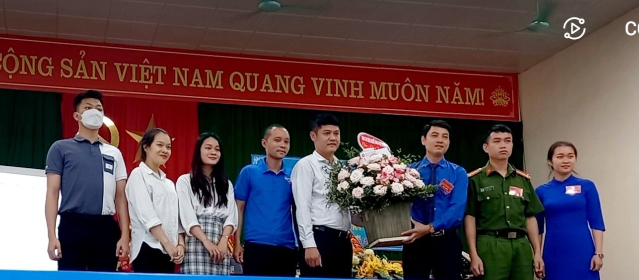 Tiếp tục mối giao lưu, kết nối giữa Liên chi đoàn khoa Khoa học xã hội và Đoàn Thanh niên CSHCM xã Thạch Sơn, huyện Thạch Thành