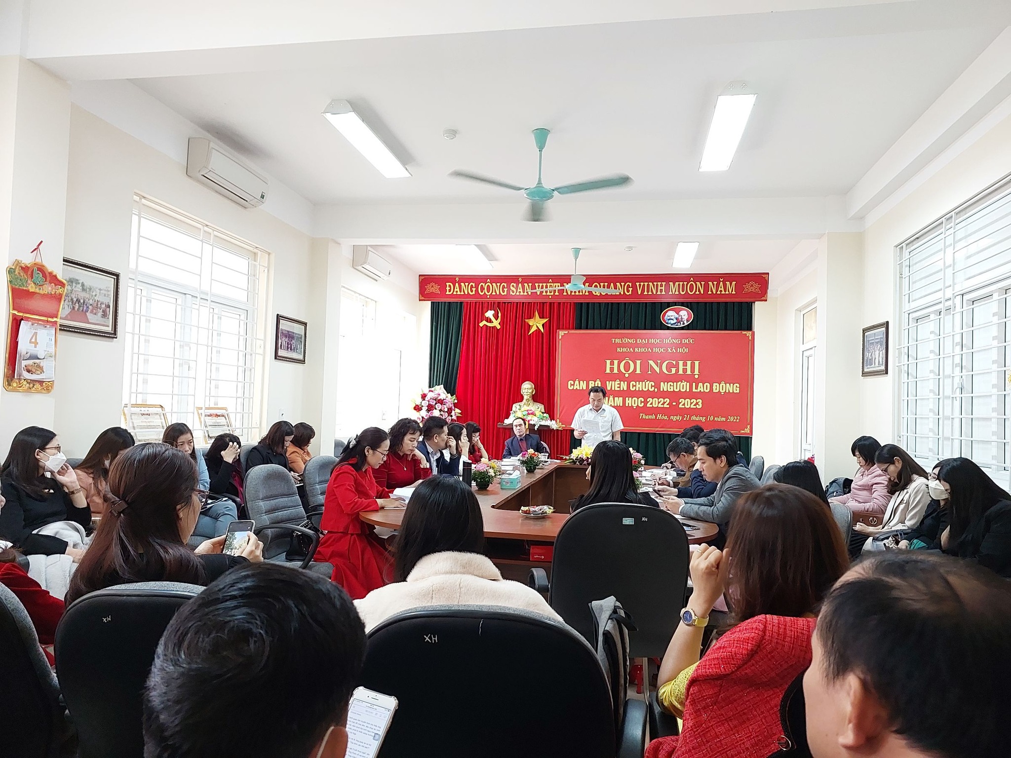 Khoa Khoa học xã hội tổ chức thành công Hội nghị Cán bộ, viên chức, người lao động năm học 2022–2023