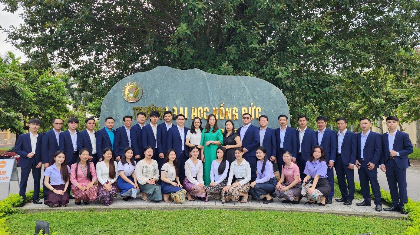 Lớp lưu học sinh Lào K26 tổng kết khoá học tiếng Việt tại Trường Đại học Hồng Đức