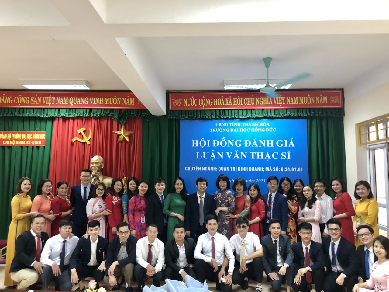 TỔ CHỨC HỘI ĐỒNG ĐÁNH GIÁ LUẬN VĂN THẠC SĨ CHO HỌC VIÊN CAO HỌC NGÀNH QUẢN TRỊ KINH DOANH LỚP K12 A,B (KHOÁ 2019-2021) ĐỢT 1 NĂM 2021