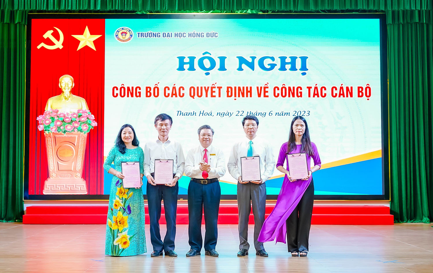 Hội nghị công bố các Quyết định về công tác Cán bộ Trường Đại học Hồng Đức