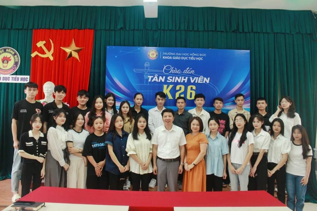 Khoa Giáo dục Tiểu học chào đón Tân sinh viên K26