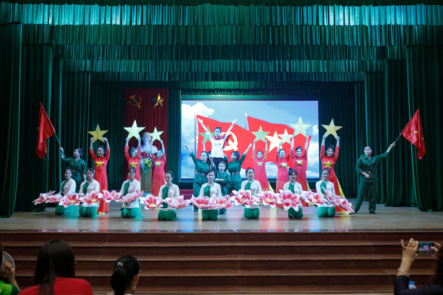 Khoa Giáo dục Mầm non tổ chức “Hội diễn văn nghệ chào mừng Ngày Nhà giáo Việt Nam 20/11" năm học 2022 - 2023