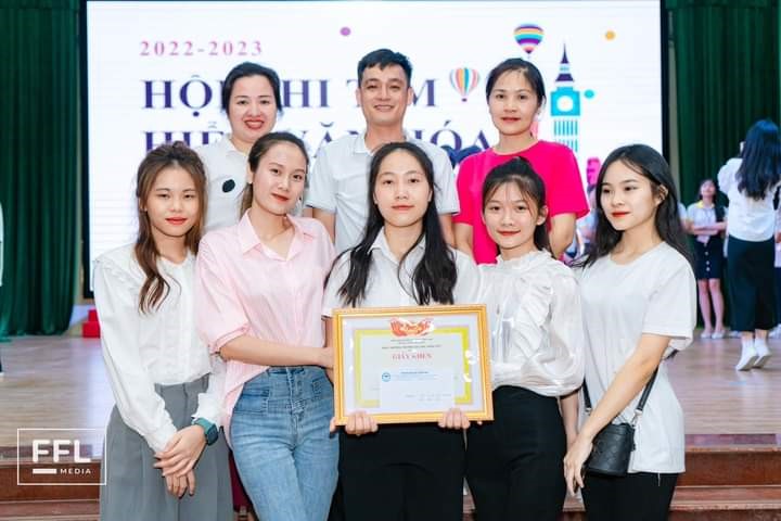 Sinh viên Khoa Tâm lý- Giáo dục tại Hội thi tìm hiểu văn hóa Anh - Việt - Mỹ Trường Đại học Hồng Đức, năm học 2022 – 2023