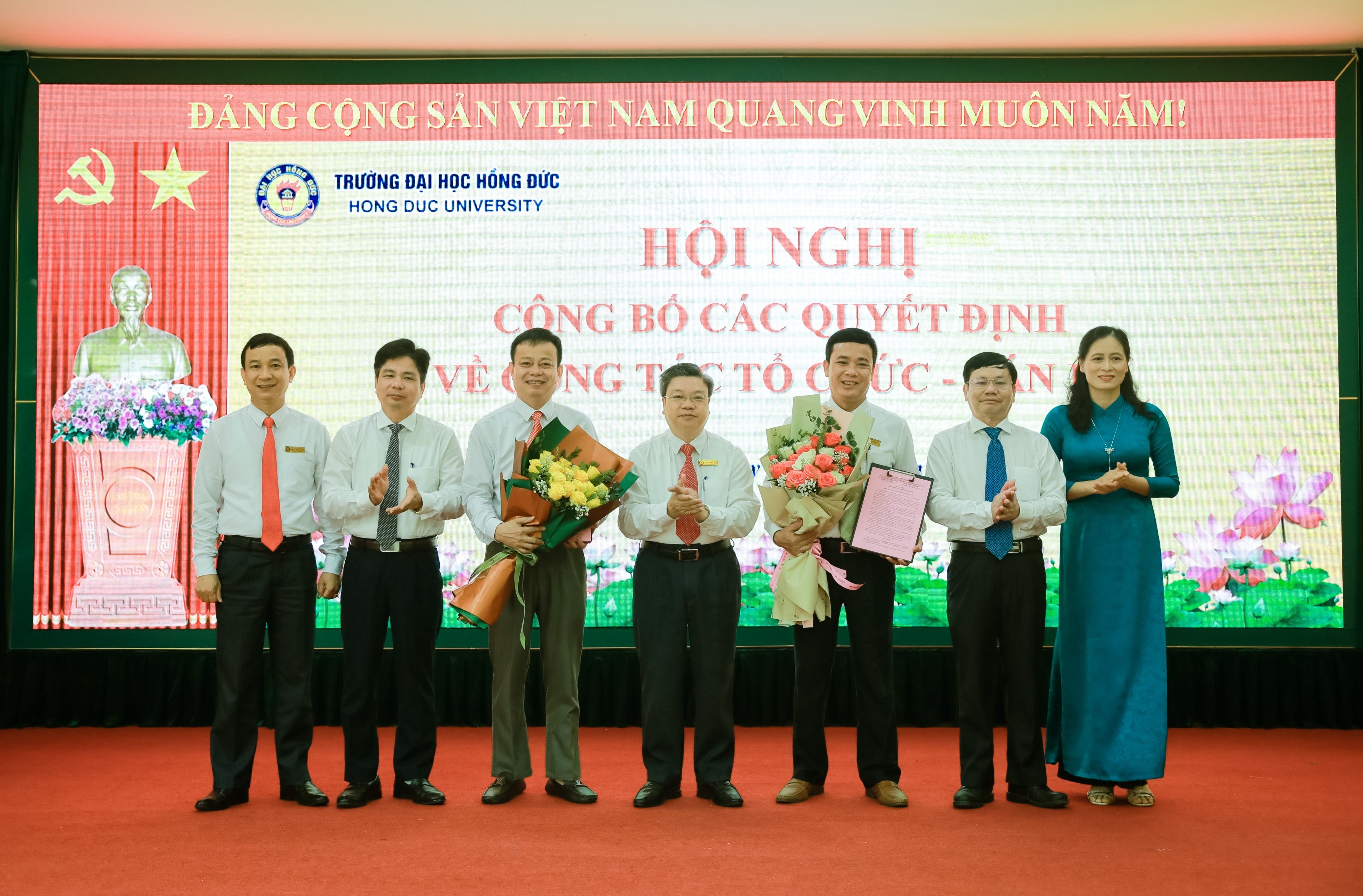 Trường Đại học Hồng Đức tổ chức trao Quyết định bổ nhiệm lãnh đạo quản lý cho Trường TH, THCS&THPT Hồng Đức