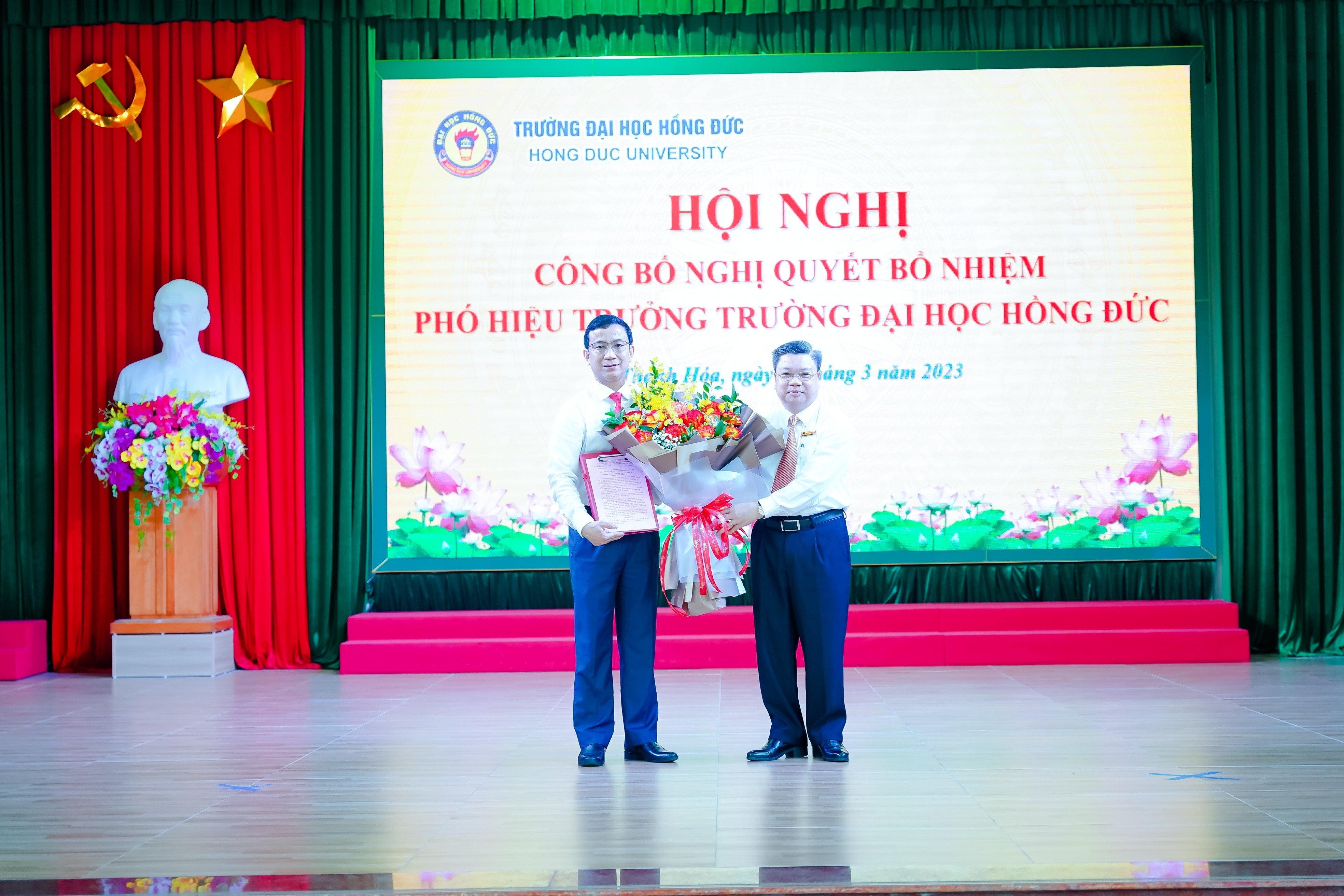 Trường Đại học Hồng Đức tổ chức Hội nghị công bố Nghị quyết bổ nhiệm Phó Hiệu trưởng cho PGS.TS. Đậu Bá Thìn