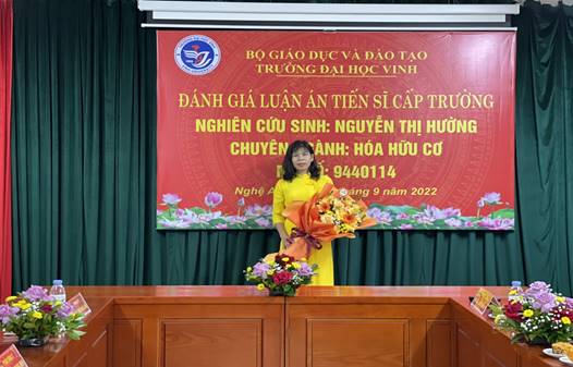 Nghiên cứu sinh Nguyễn Thị Hường, Giảng viên Bộ môn Hóa Học, Khoa Khoa học Tự nhiên đã bảo vệ thành công luận án tiến sĩ, chuyên ngành Hóa hữu cơ tại Trường Đại học Vinh