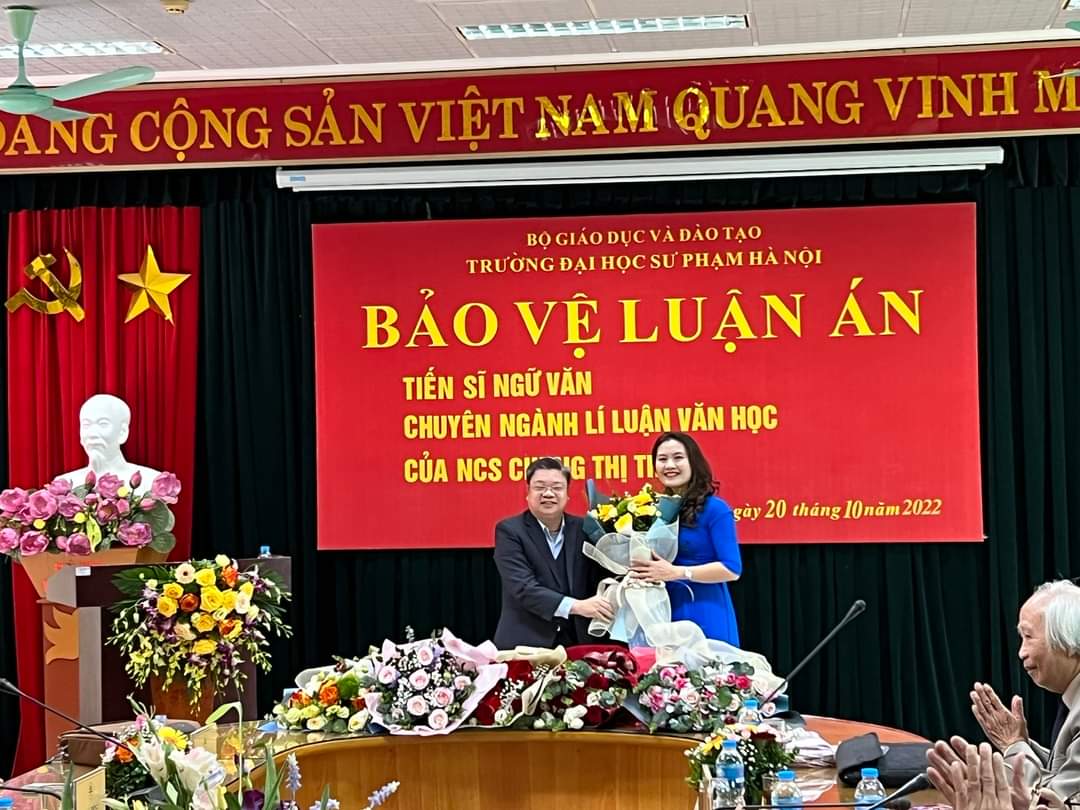 Nghiên cứu sinh Chung Thị Thúy, Giảng viên Khoa Giáo dục Tiểu học, Trường Đại học Hồng Đức đã bảo vệ thành công luận án tiến sĩ chuyên ngành Lí luận văn học tại trường Đại học Sư phạm Hà Nội