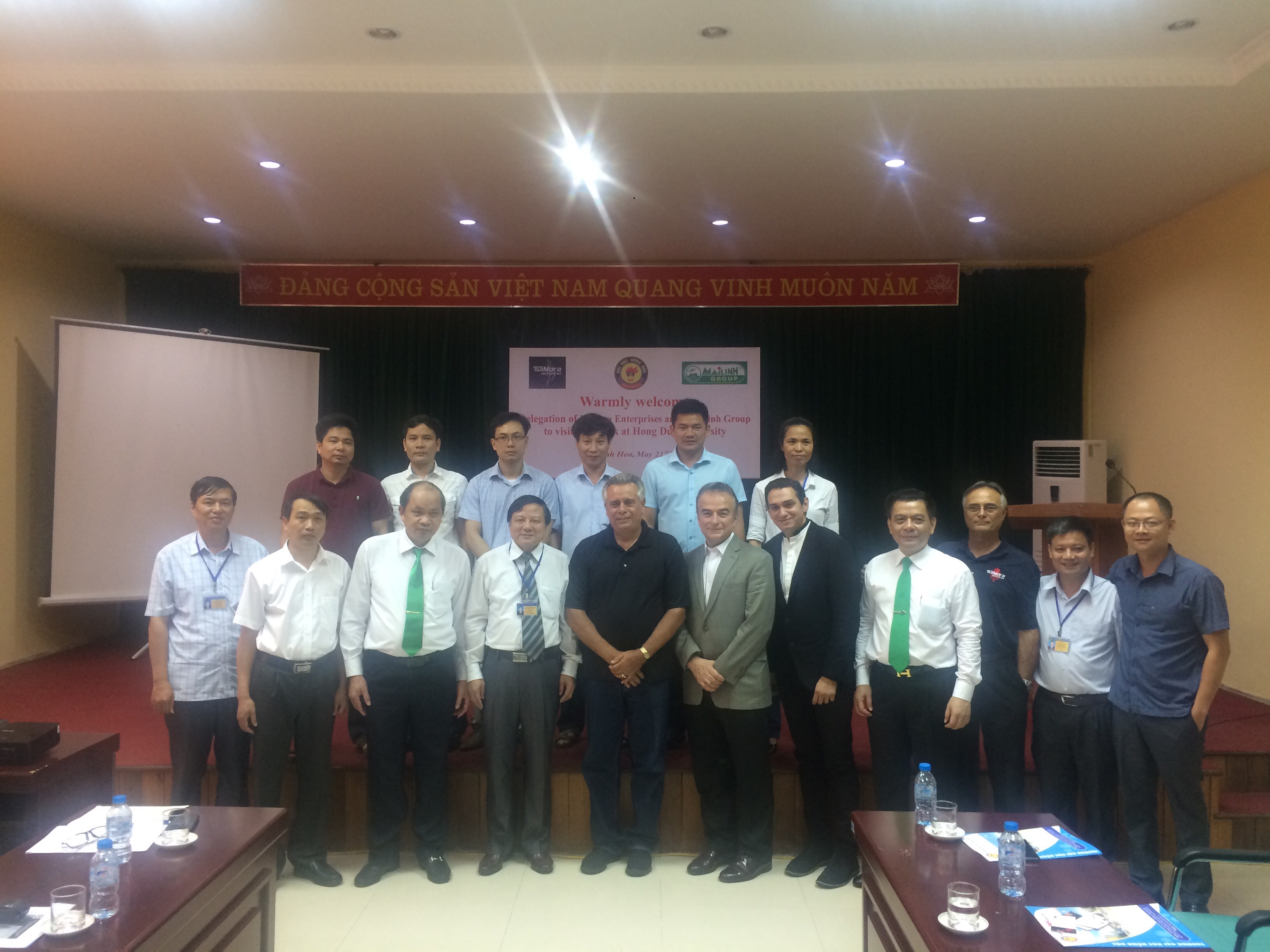 Hong Duc University works with the Delegation from DiMora Enterprises, USA