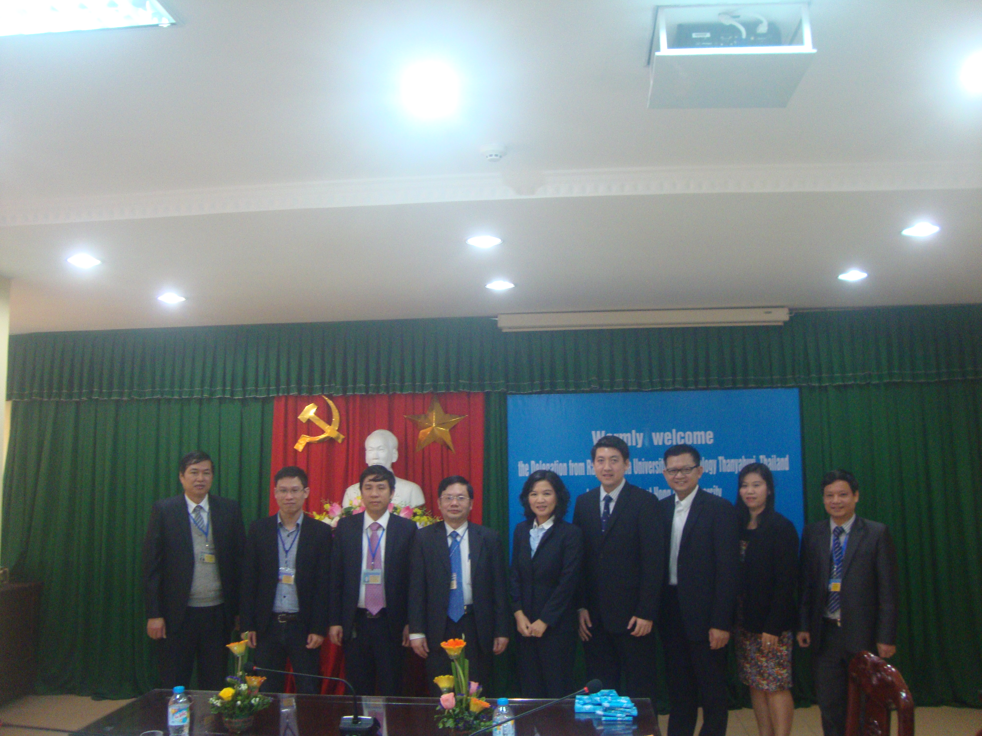 Hong Duc University works with the Delegation from Rajamangala University of Technology Thanyaburi, Thailand.