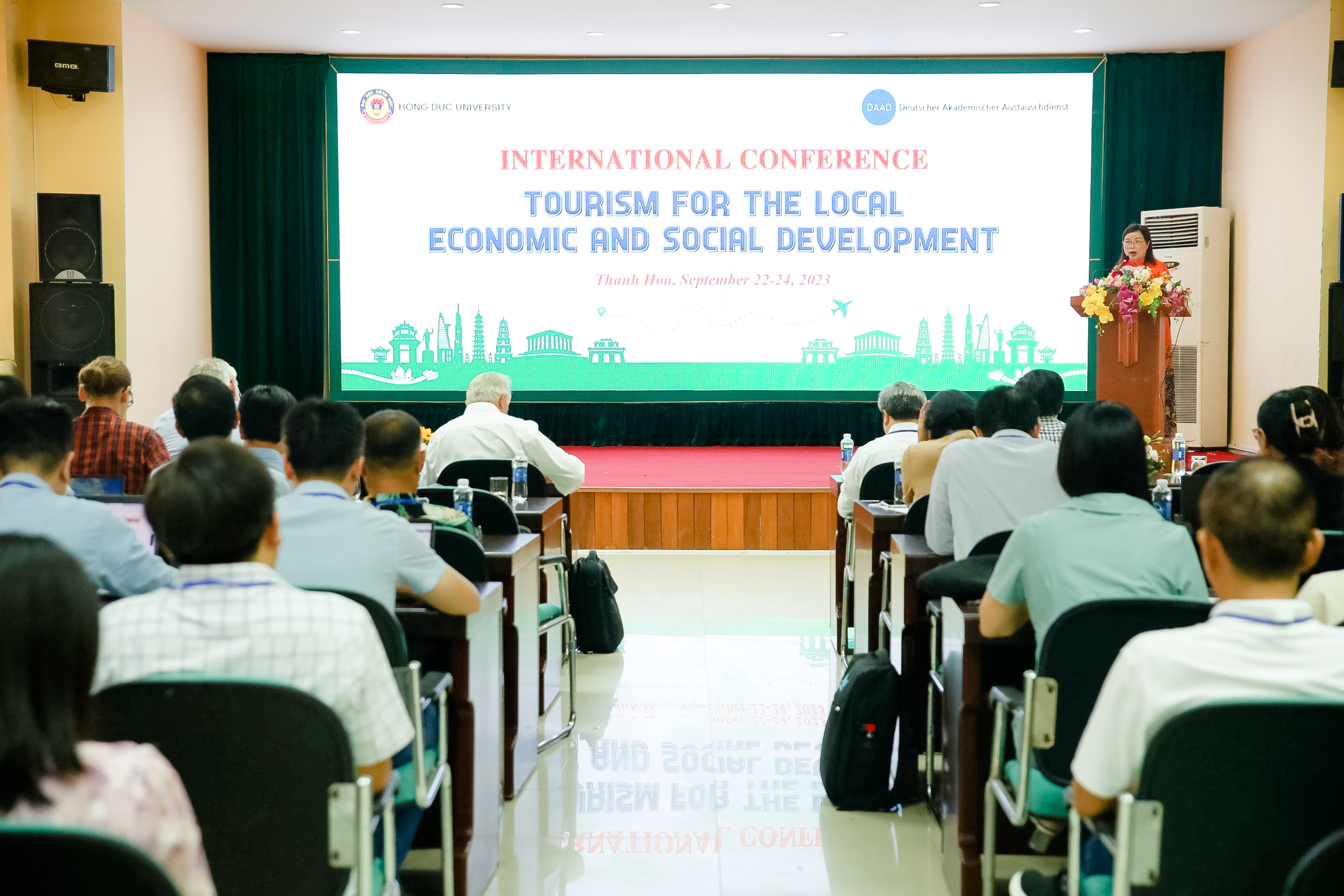 Hong Duc University in collaboration with the German Academic Exchange Service (DAAD) organized an international conference: Tourism development associated with local socio-economic development