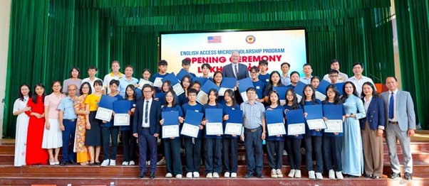 The International Education Center, Hong Duc University, in collaboration with the U.S. Embassy in Ha Noi organized the opening ceremony for the English access scholarship program