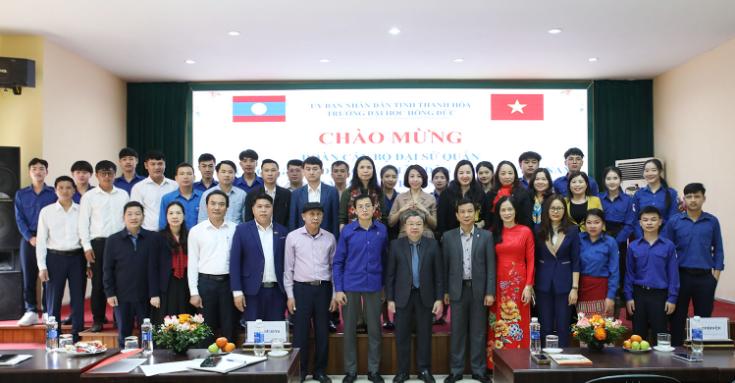 Đoàn công tác của Đại sứ quán CHDCND Lào tại Việt Nam đến làm việc và dự Hội nghị khen thưởng sinh viên 4 tốt năm 2023 của LHS Lào đang học tập tại Trường Đại học Hồng Đức