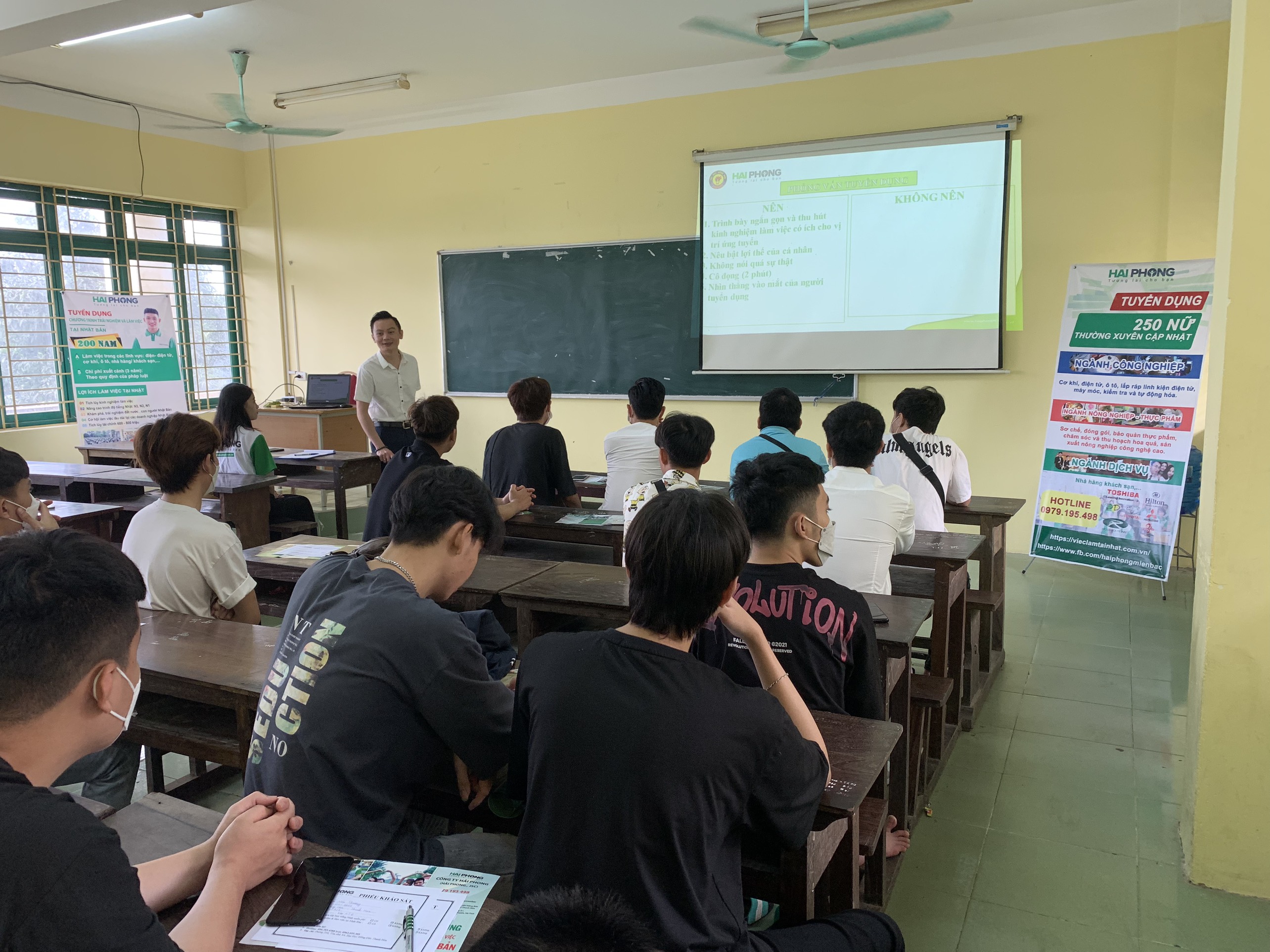 Khoa Kỹ thuật công nghệ phối hợp Công ty TNHH MTV Hải Phong tổ chức Chương trình giới thiệu việc làm, định hướng nghề nghiệp cho sinh viên