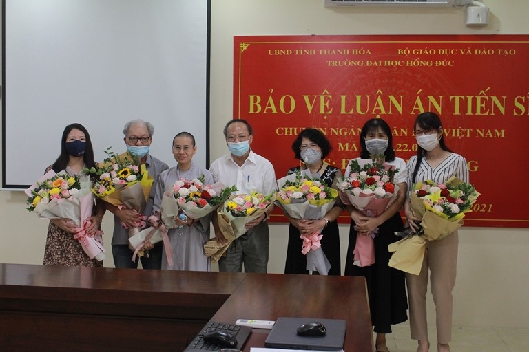 NCS Đặng Thị Đông bảo vệ thành công LATS cấp trường với đề tài: “Ảnh hưởng của triết lý Phật giáo trong thơ Việt Nam từ 1945 đến nay (khảo sát qua một số tác giả tiêu biểu)”